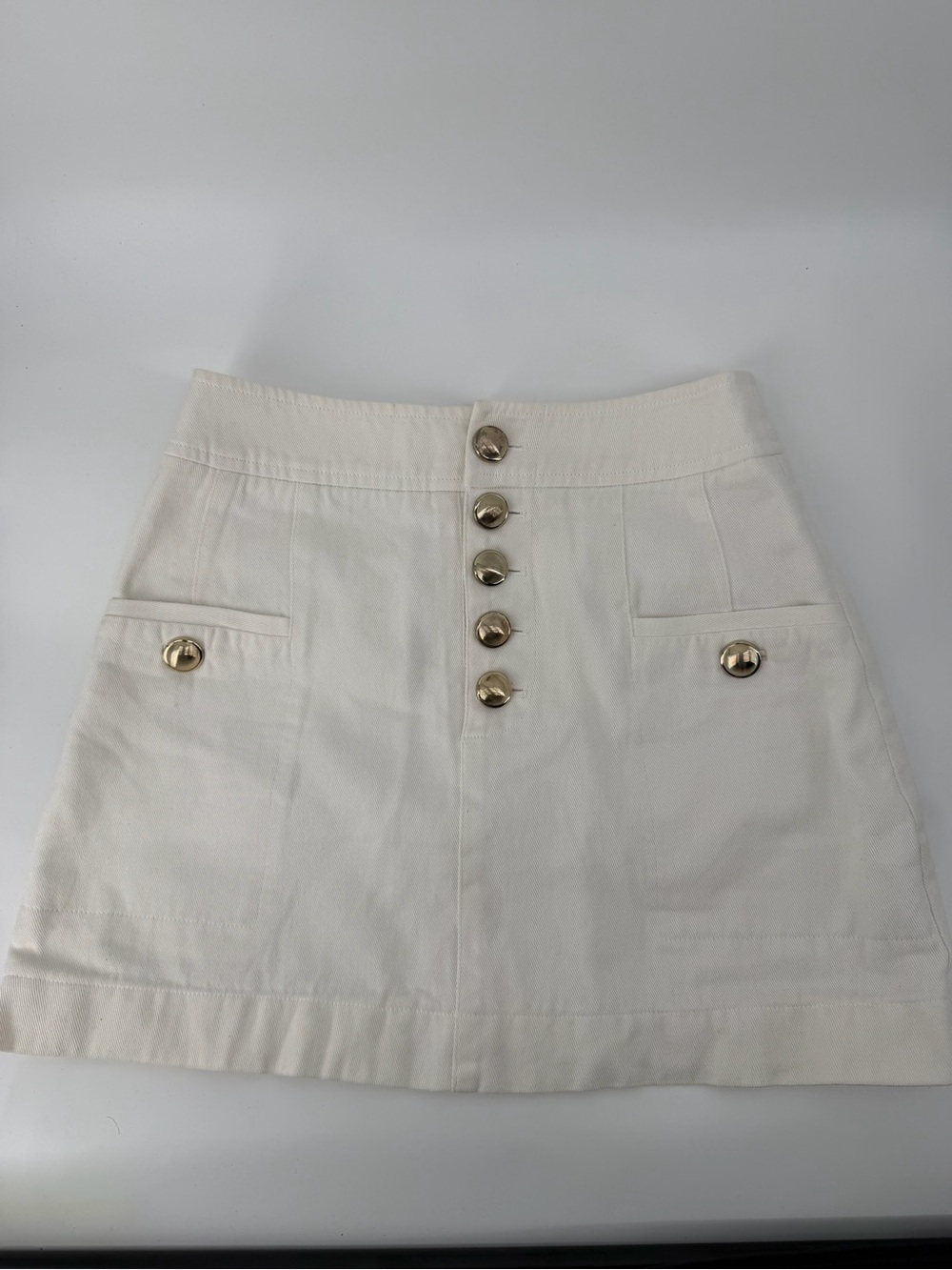 INTERMIX White Cotton Button Front Mini Skirt Gold Hardware Size 00 Old Money